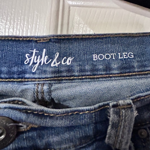 Pre-loved — Style & Co Women's Bootcut Jeans in 12 Short - Picture 4 of 6